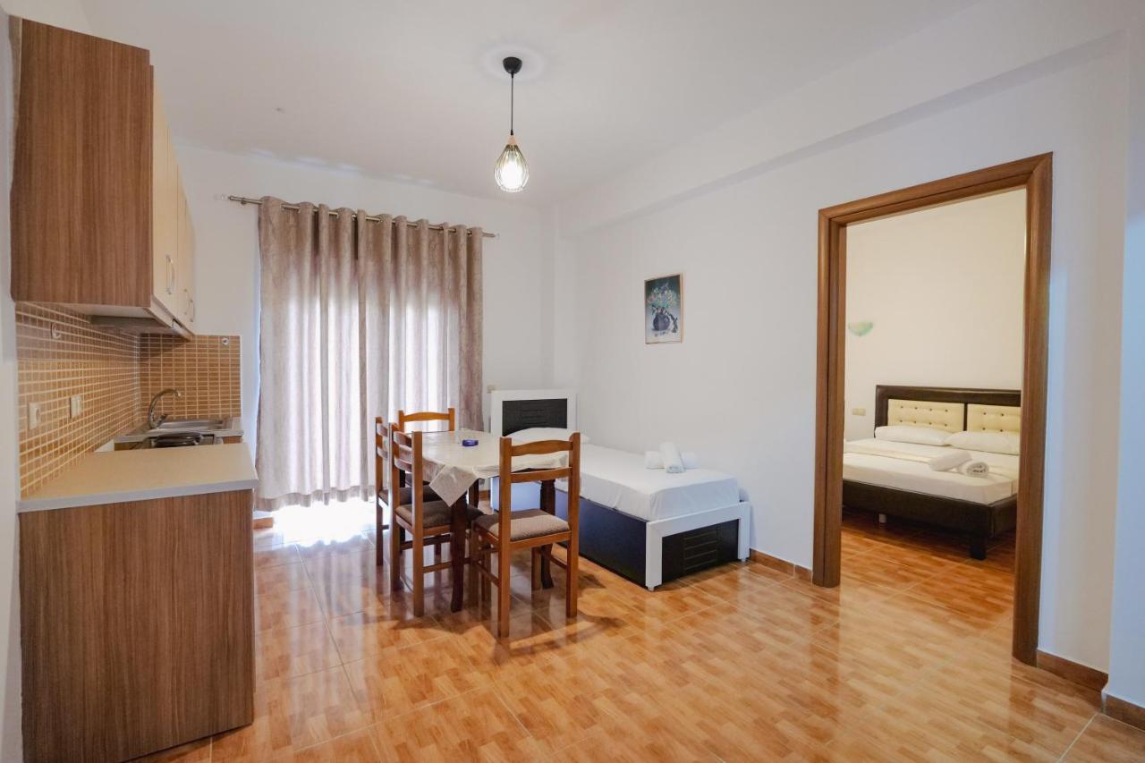 Apartments & Hotel Eleanna Sarandë Exterior foto