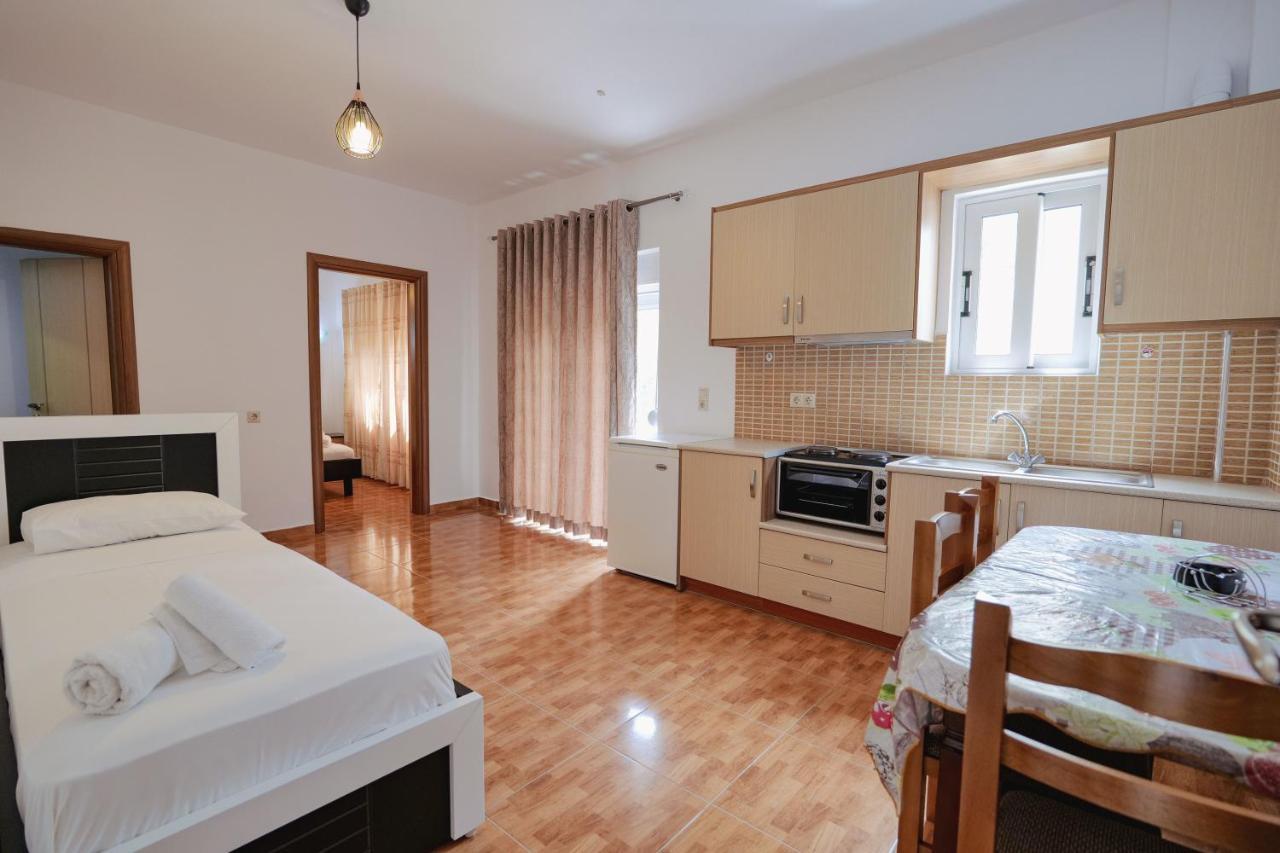 Apartments & Hotel Eleanna Sarandë Exterior foto