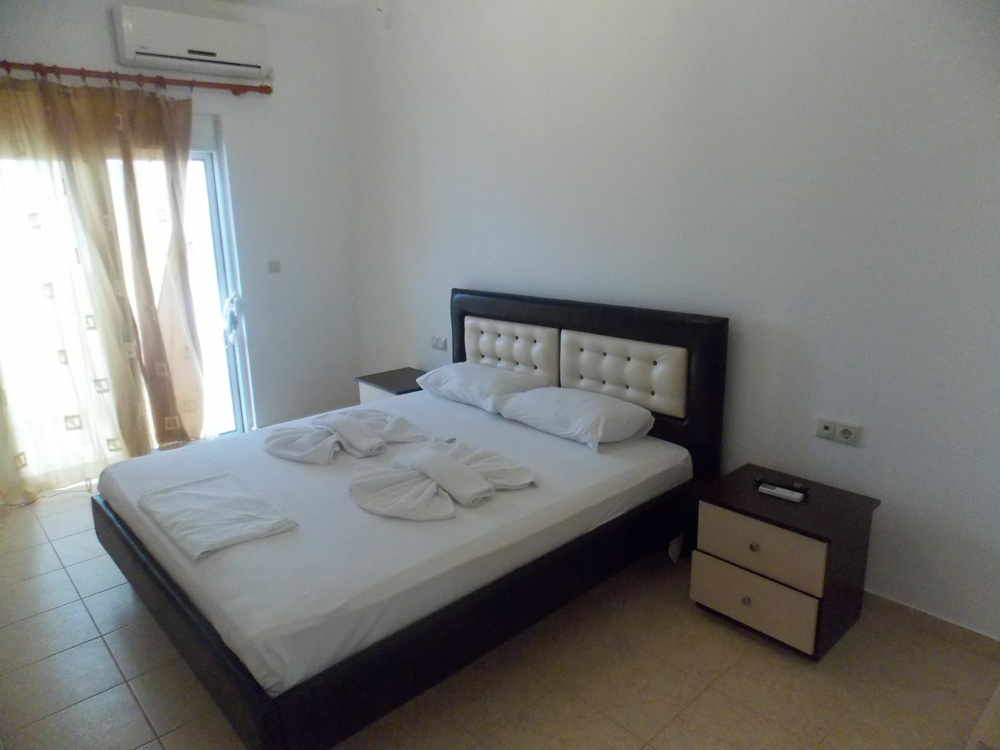 Apartments & Hotel Eleanna Sarandë Exterior foto